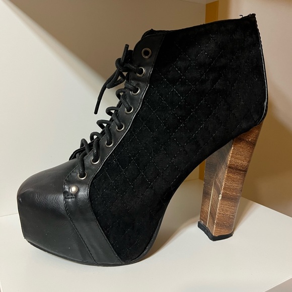 Heeled platform boots - Picture 6 of 11